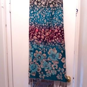 Full  shoulder Scarf.